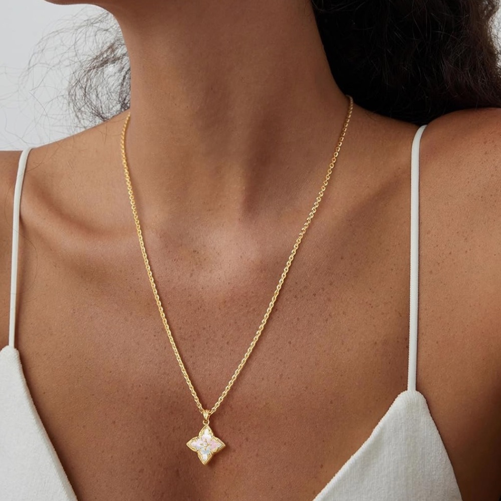 14K Gold Mother of Pearl Clover Necklace Lucky Pendant Chain Van Cleef Style - Picture 3 of 4